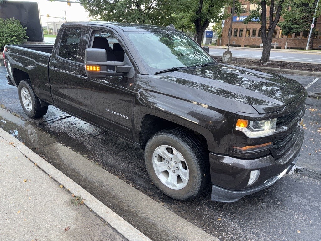 2018 Chevrolet Silverado 1500 LT photo 2
