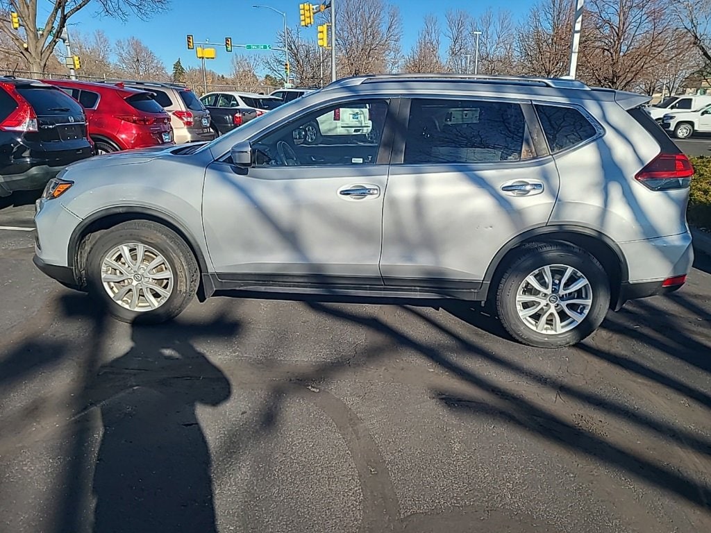 2019 Nissan Rogue SV's photo