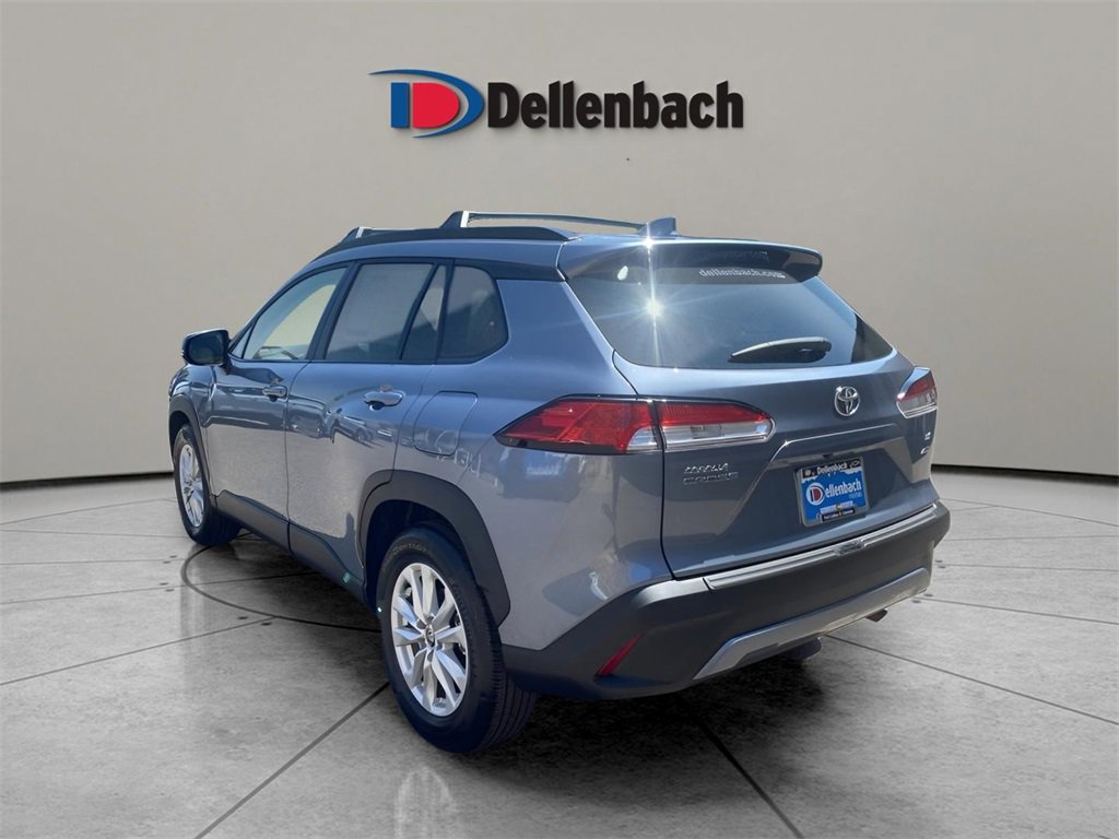 2022 Toyota Corolla Cross LE photo 3