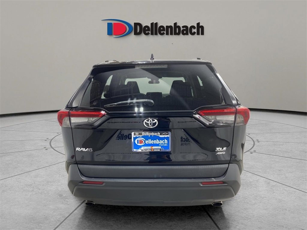 2022 Toyota RAV4 XLE photo 3