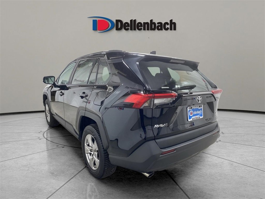 2022 Toyota RAV4 XLE photo 2