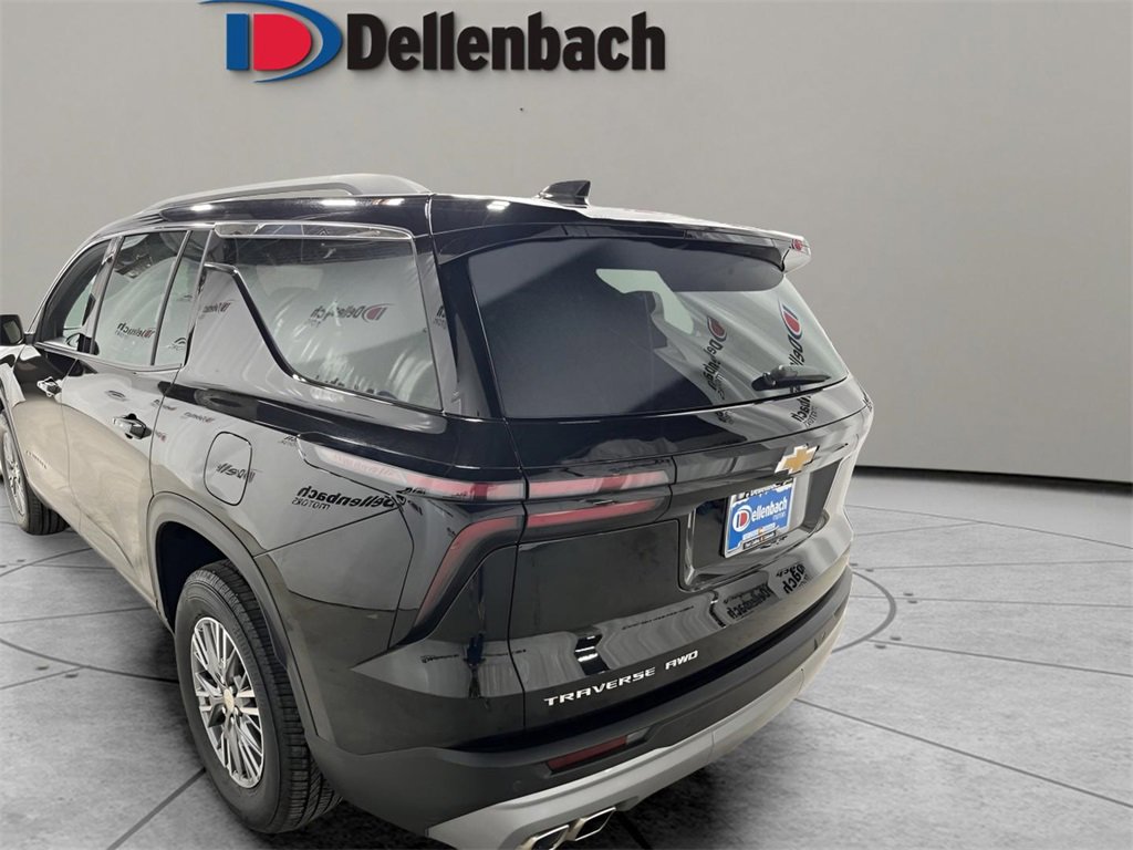 2025 Chevrolet Traverse photo 2