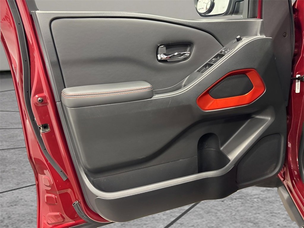 2023 Nissan Frontier PRO-4X photo 3