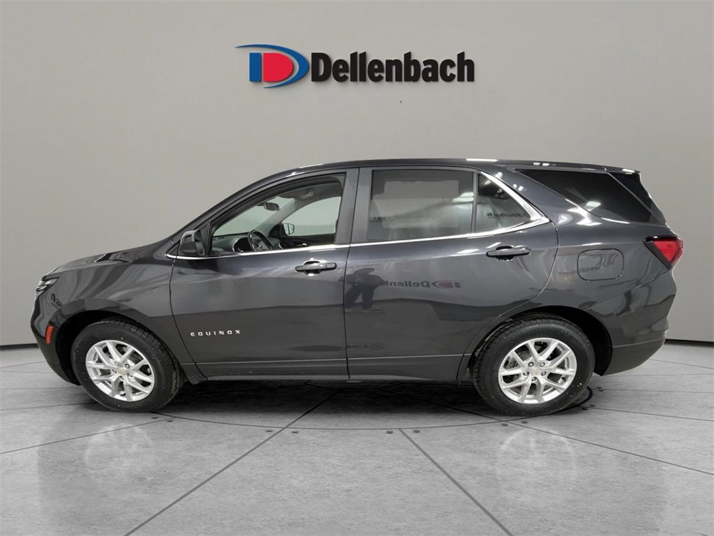 2022 Chevrolet Equinox LT photo 2