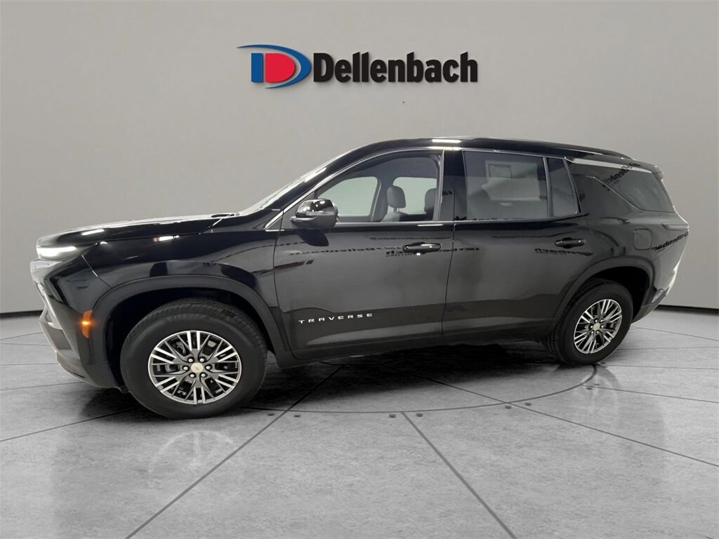 Used 2025 Chevrolet Traverse LT SUV