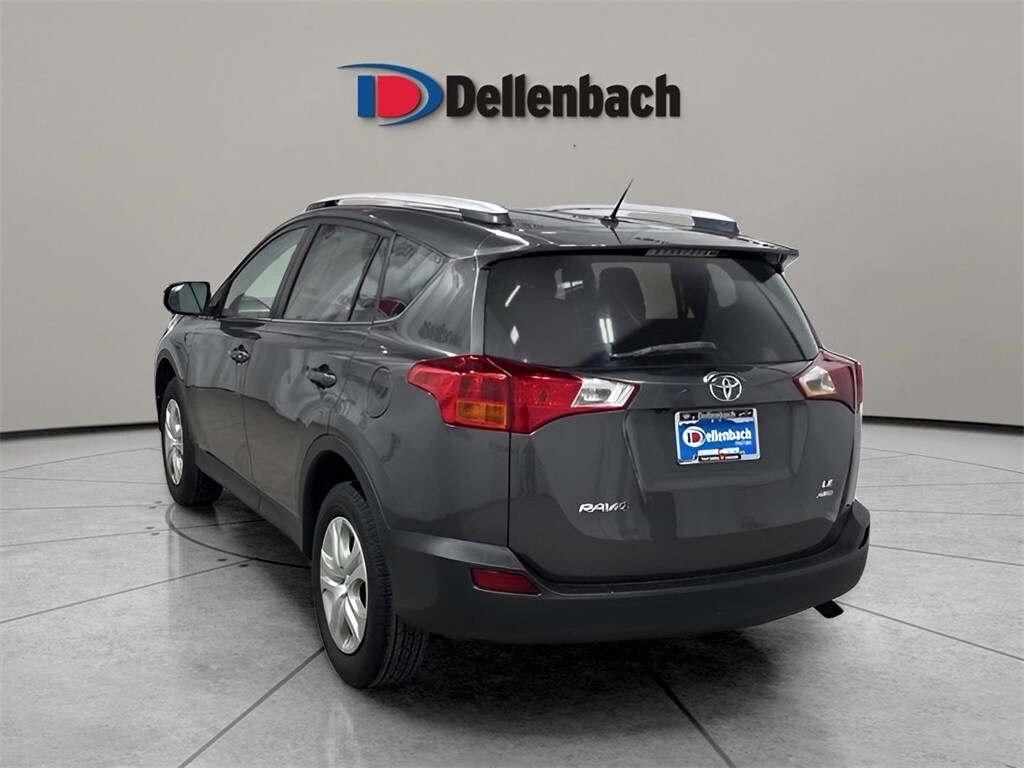 2015 Toyota RAV4 LE photo 3