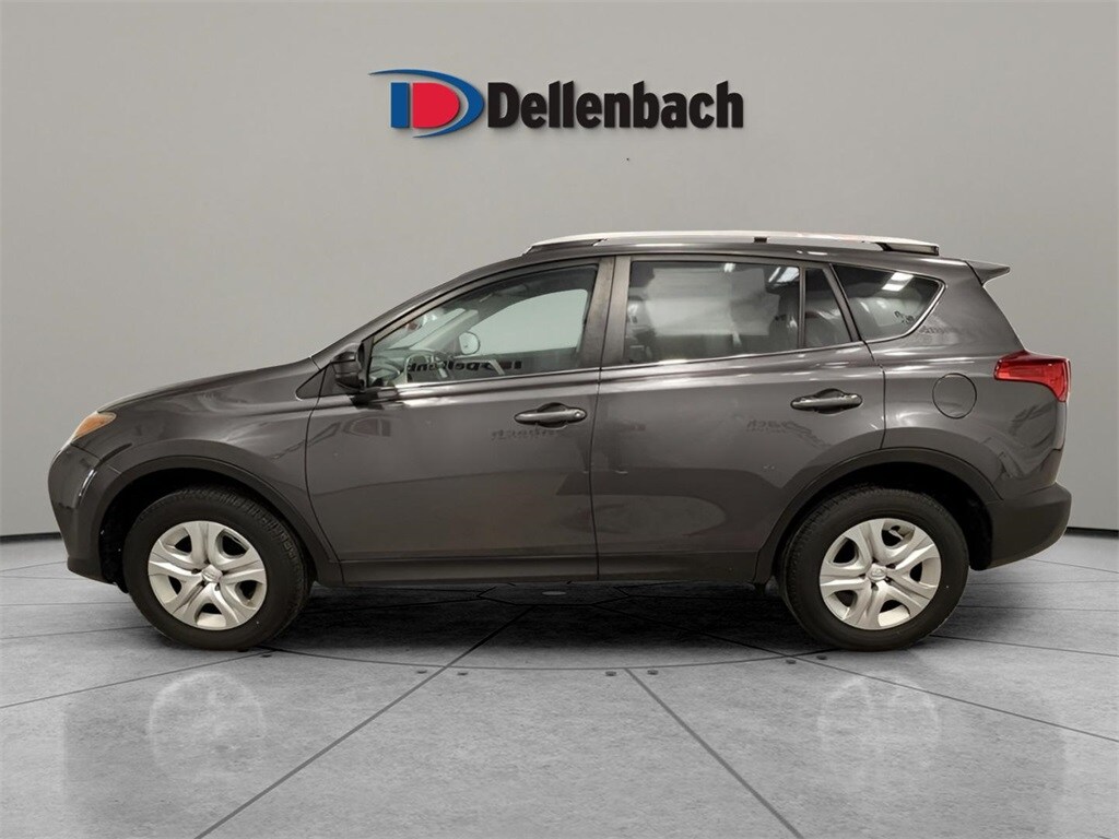2015 Toyota RAV4 LE photo 2