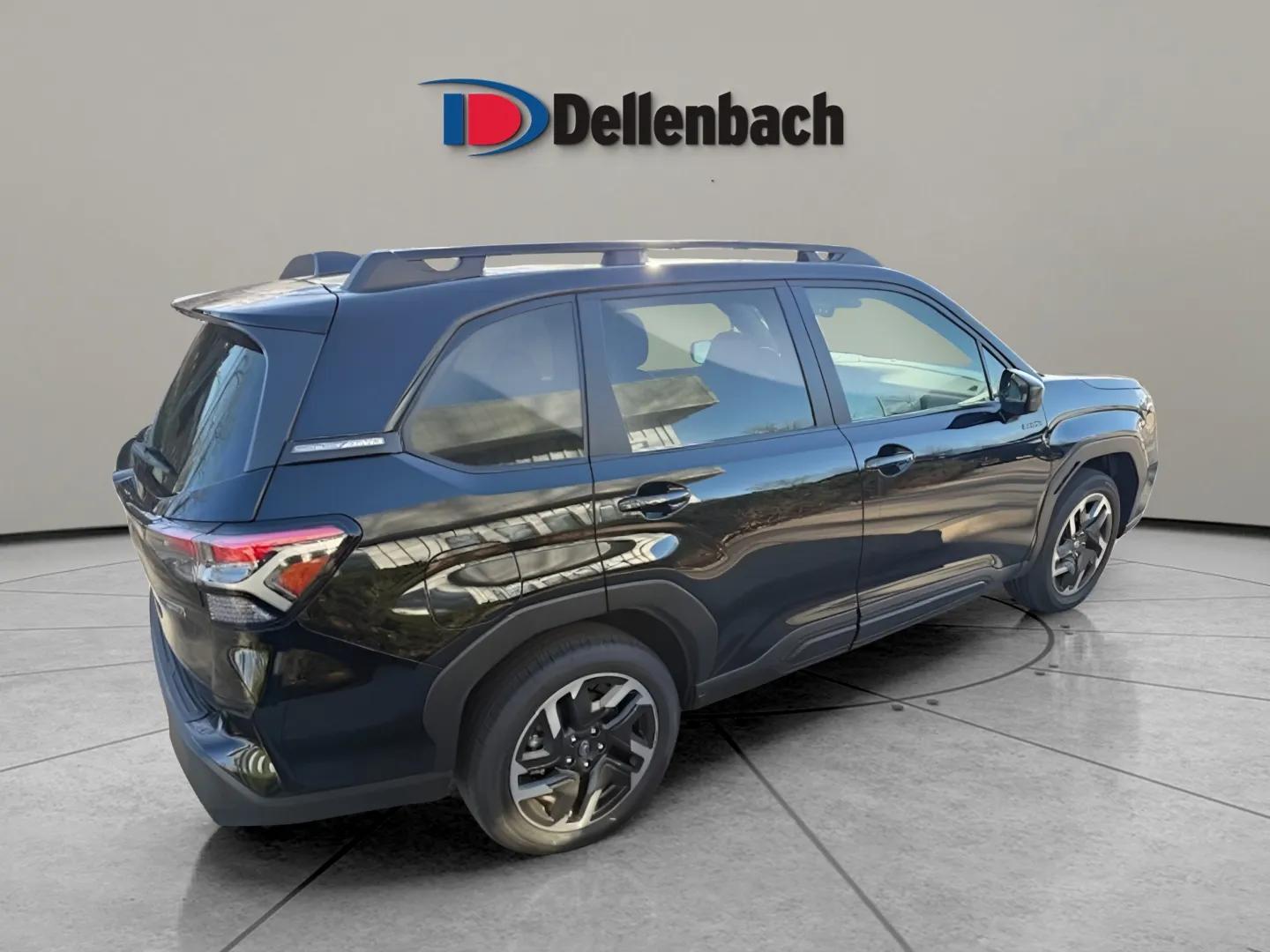 2025 Subaru Forester Premium photo 3