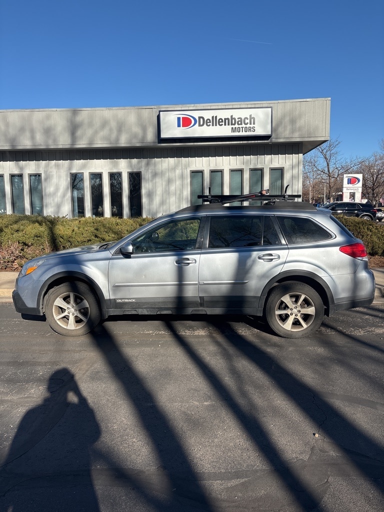 2013 Subaru Outback Premium's photo