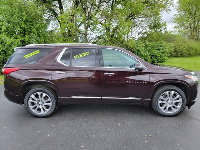 2021 Chevrolet Traverse Premier photo 2