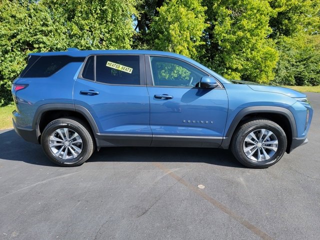 2026 Chevrolet Equinox LT photo 2