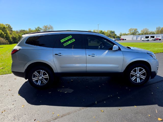 Used 2017 Chevrolet Traverse 2LT with VIN 1GNKRHKD5HJ352582 for sale in Greenfield, IN