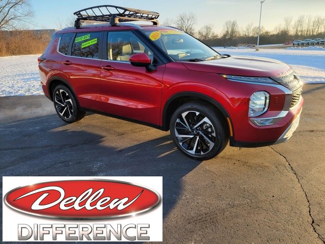 2024 Mitsubishi Outlander SE's photo