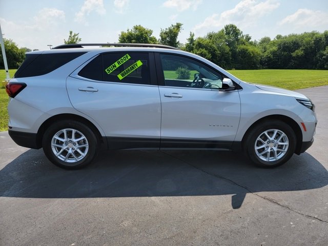 2022 Chevrolet Equinox LT photo 2