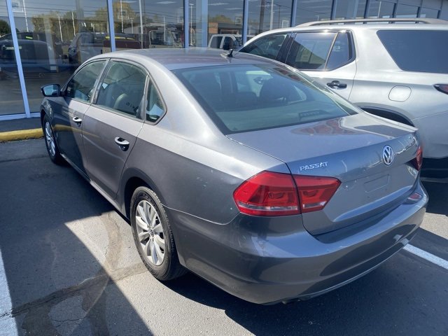 2014 Volkswagen Passat S photo 2