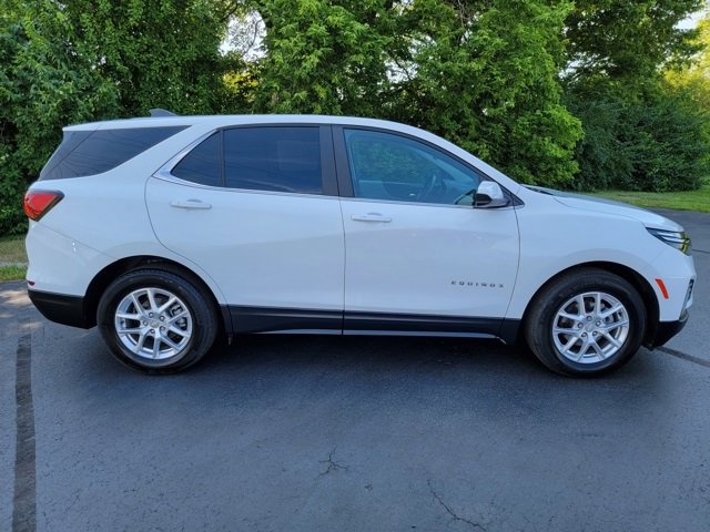 2022 Chevrolet Equinox LT photo 2