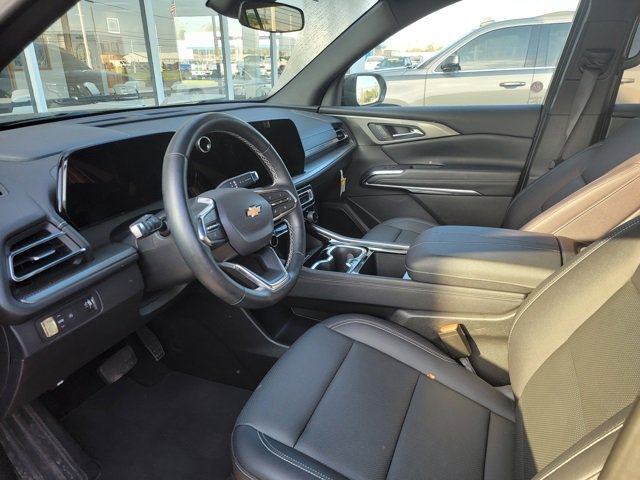2025 Chevrolet Traverse photo 3
