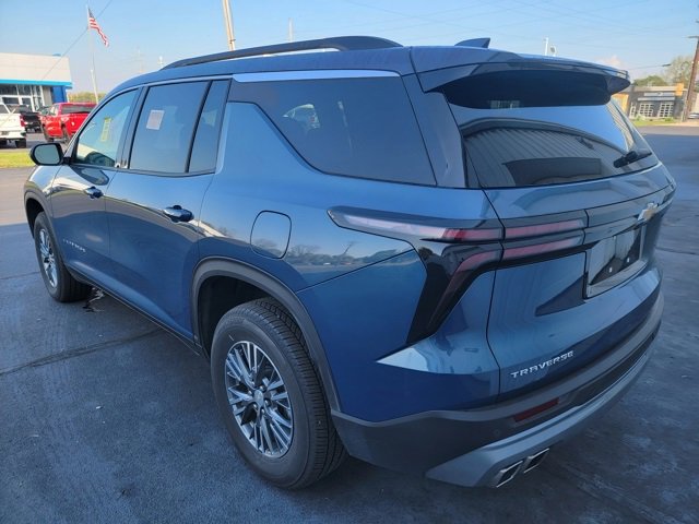 2025 Chevrolet Traverse photo 2