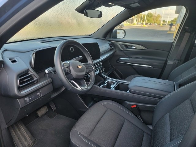 2025 Chevrolet Traverse photo 3