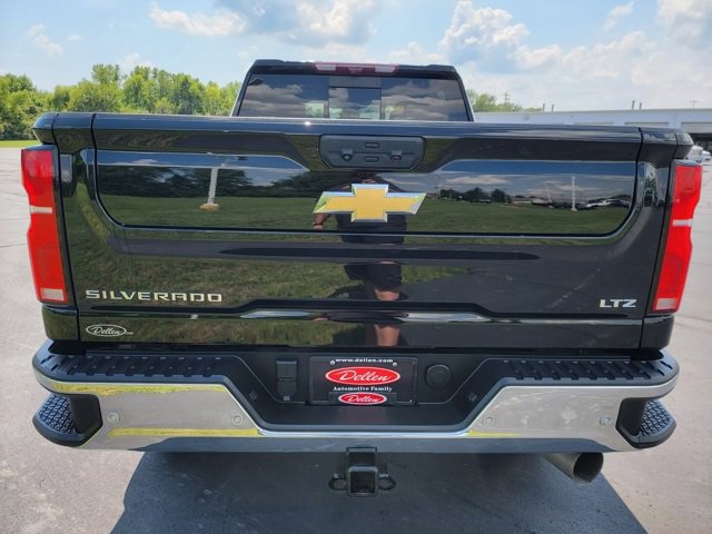 2024 Chevrolet Silverado 2500HD LTZ photo 4