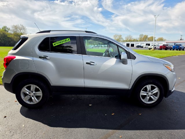 Used 2018 Chevrolet Trax LT with VIN 3GNCJPSBXJL275288 for sale in Greenfield, IN