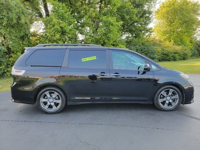 Used 2017 Toyota Sienna SE Premium with VIN 5TDXZ3DC2HS889449 for sale in Greenfield, IN
