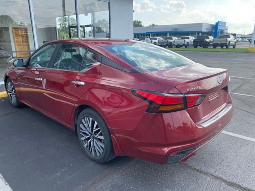 Used 2023 Nissan Altima 2.5 SV