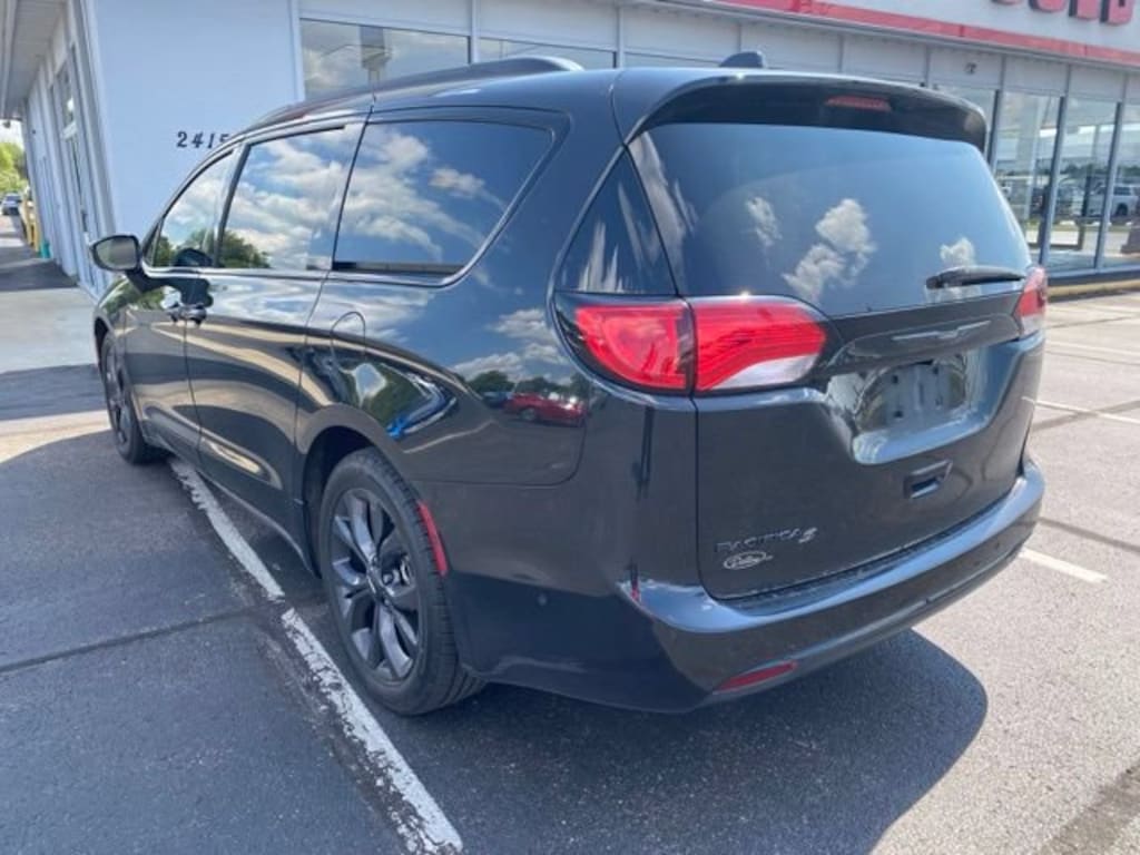 Used 2019 Chrysler Pacifica Touring L Plus Minivan