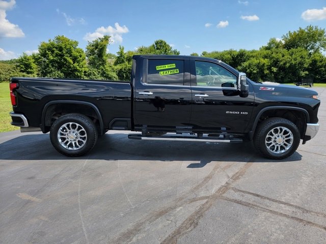 2024 Chevrolet Silverado 2500HD LTZ photo 2