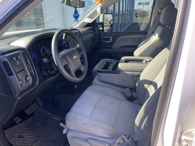 2016 Chevrolet Silverado 1500 Custom photo 3