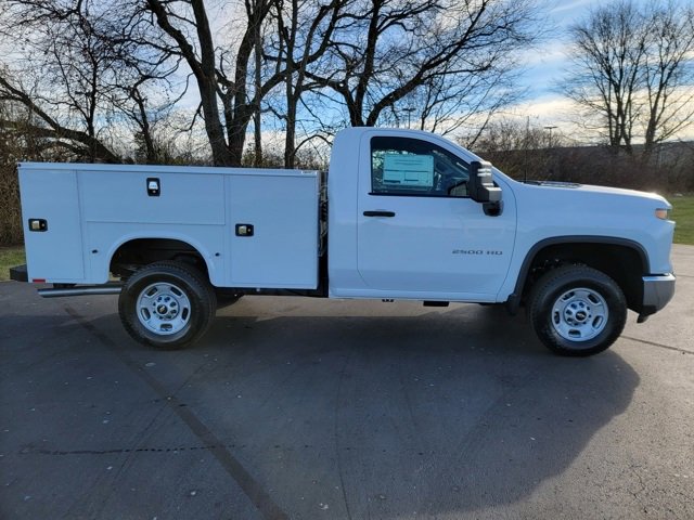 2025 Chevrolet Silverado 2500HD photo 2