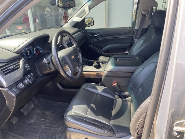 2017 Chevrolet Suburban LT photo 3