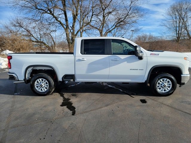 2025 Chevrolet Silverado 2500HD LT photo 2