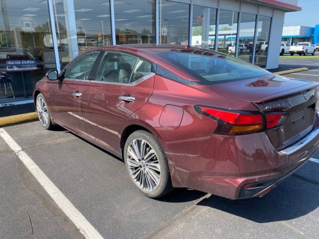 Used 2023 Nissan Altima 2.5 SV