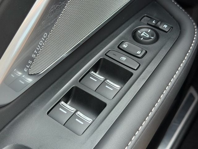 Used 2025 Platinum White Pearl Acura Technology Package image 28