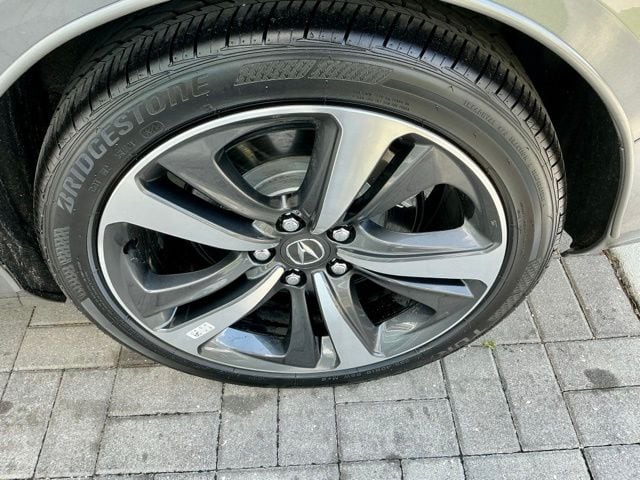 Certified Used 2025 Liquid Carbon Metallic Acura Technology Package image 12