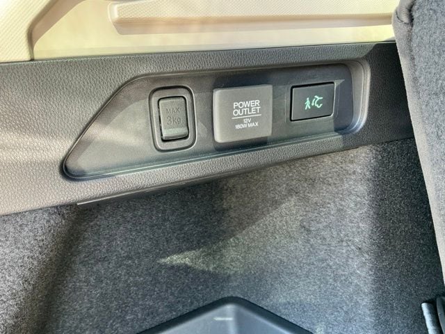 Certified Used 2025 Majestic Black Pearl Acura FWD Technology Package image 16