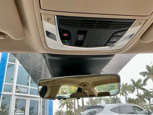 Used 2023 Platinum White Pearl Acura  image 30