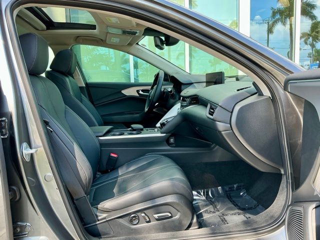 Certified Used 2025 Liquid Carbon Metallic Acura Technology Package image 14