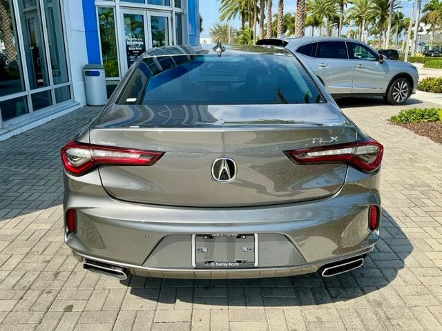 Certified Used 2025 Liquid Carbon Metallic Acura Technology Package image 5