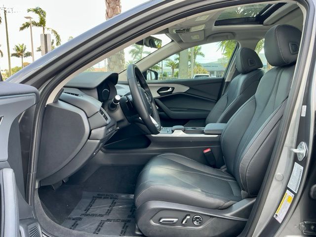 Certified Used 2025 Liquid Carbon Metallic Acura Technology Package image 8
