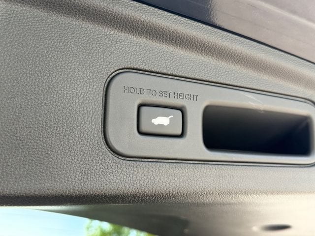 Certified Used 2025 Majestic Black Pearl Acura FWD Technology Package image 20