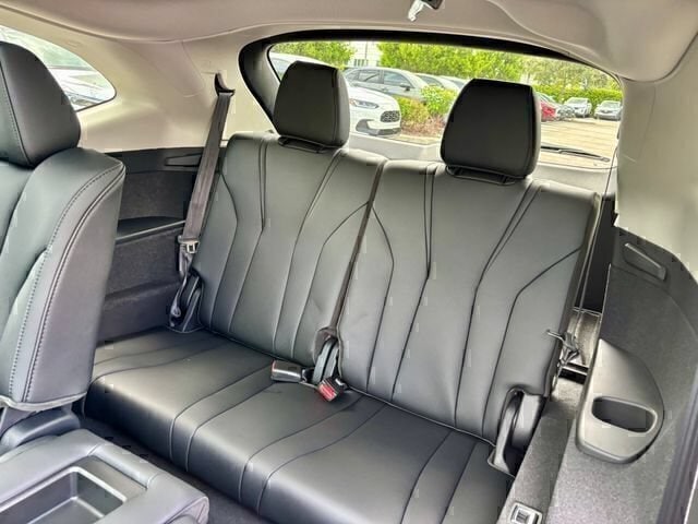 New 2026 Platinum White Pearl Acura FWD image 10