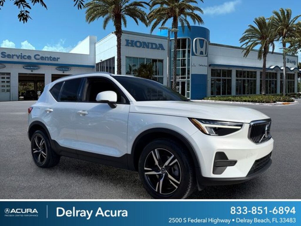 Used 2023 Volvo XC40 B4 Core SUV