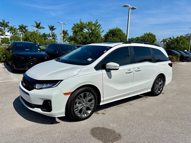 2025 Honda Odyssey Touring photo 3