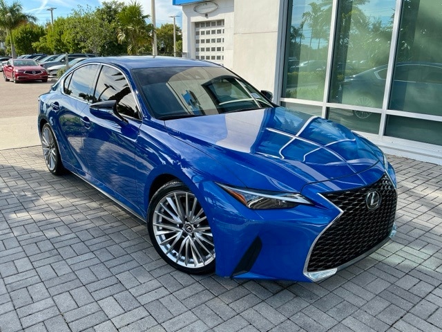 2023 Lexus IS 300's photo