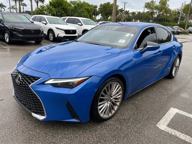 2023 Lexus IS 300 photo 2