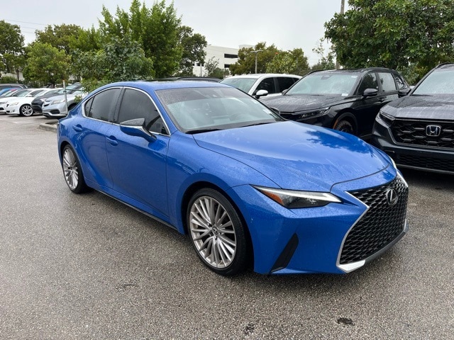 2023 Lexus IS 300's photo