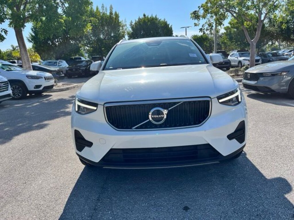 Used 2023 Volvo XC40 B4 Core SUV