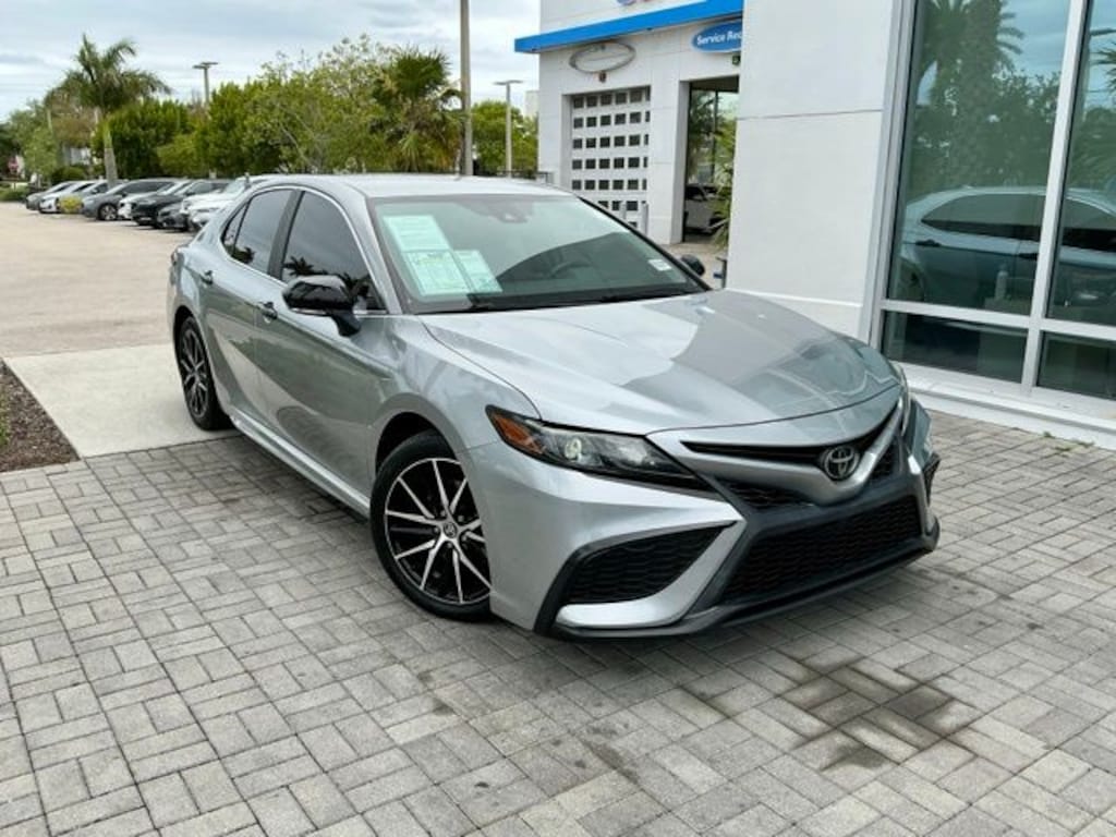 Used 2022 Toyota Camry SE Sedan